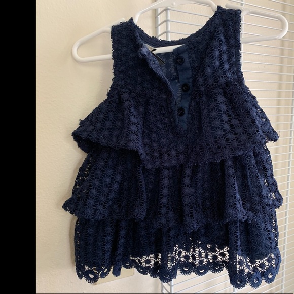 3/$15 🎉 Calvin Klein top - Picture 2 of 3